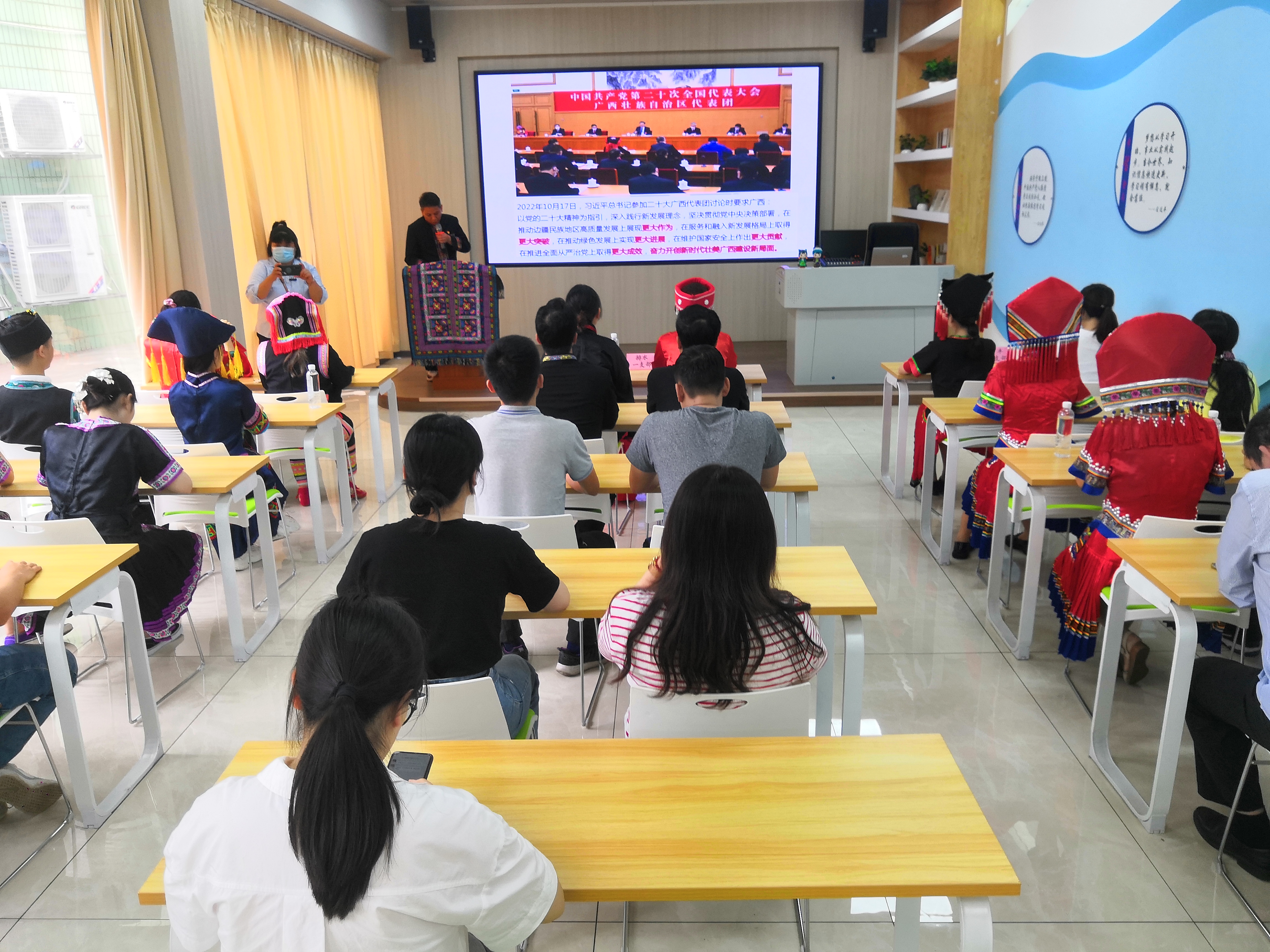 滾鐵環(huán)、拋繡球、同唱民族團結歌……市排水公司第一黨支部同慶“三月三”主題黨日活動精彩紛呈